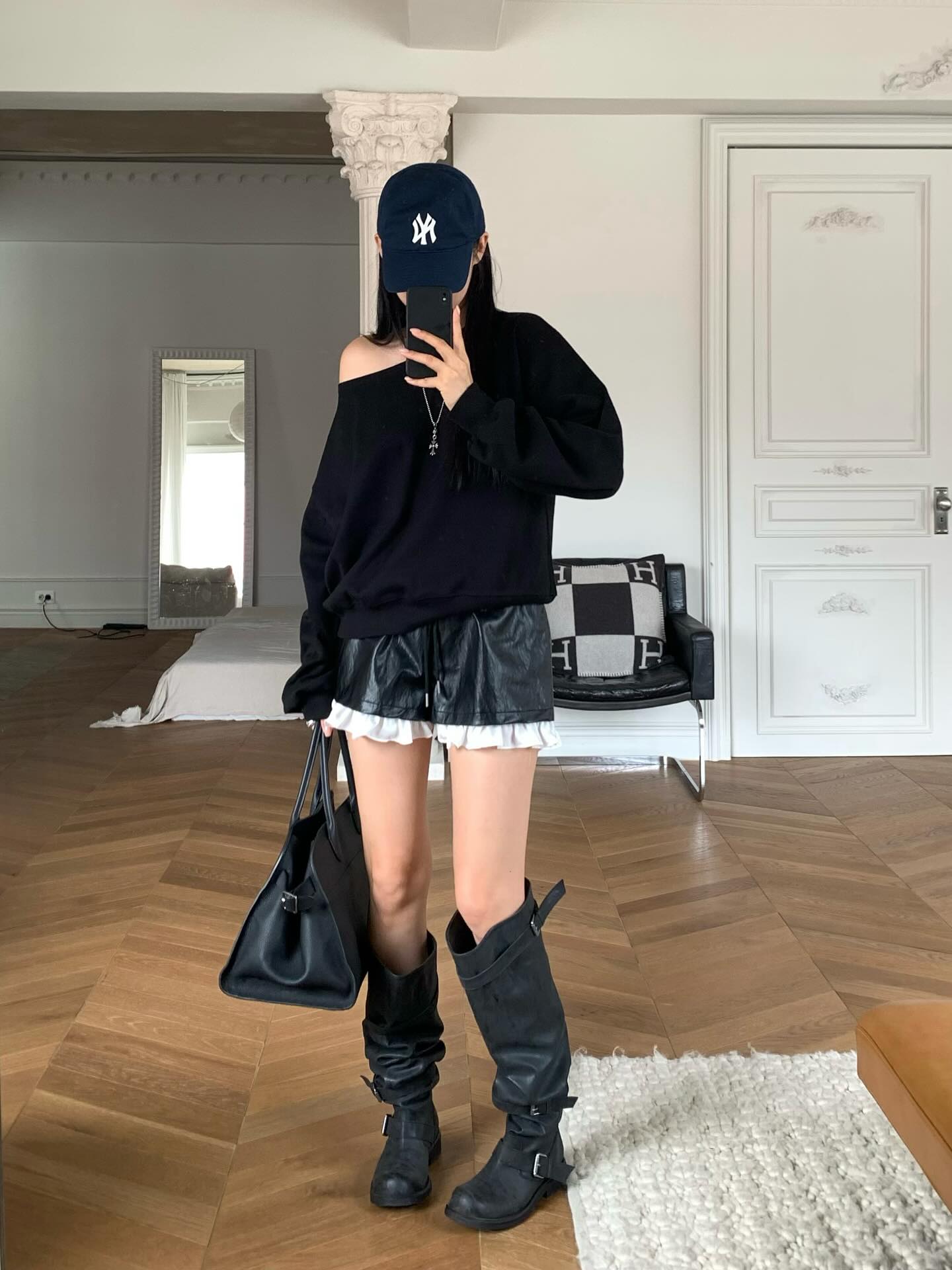 鬆緊腰抽繩設計感拼接網紗皮革短褲