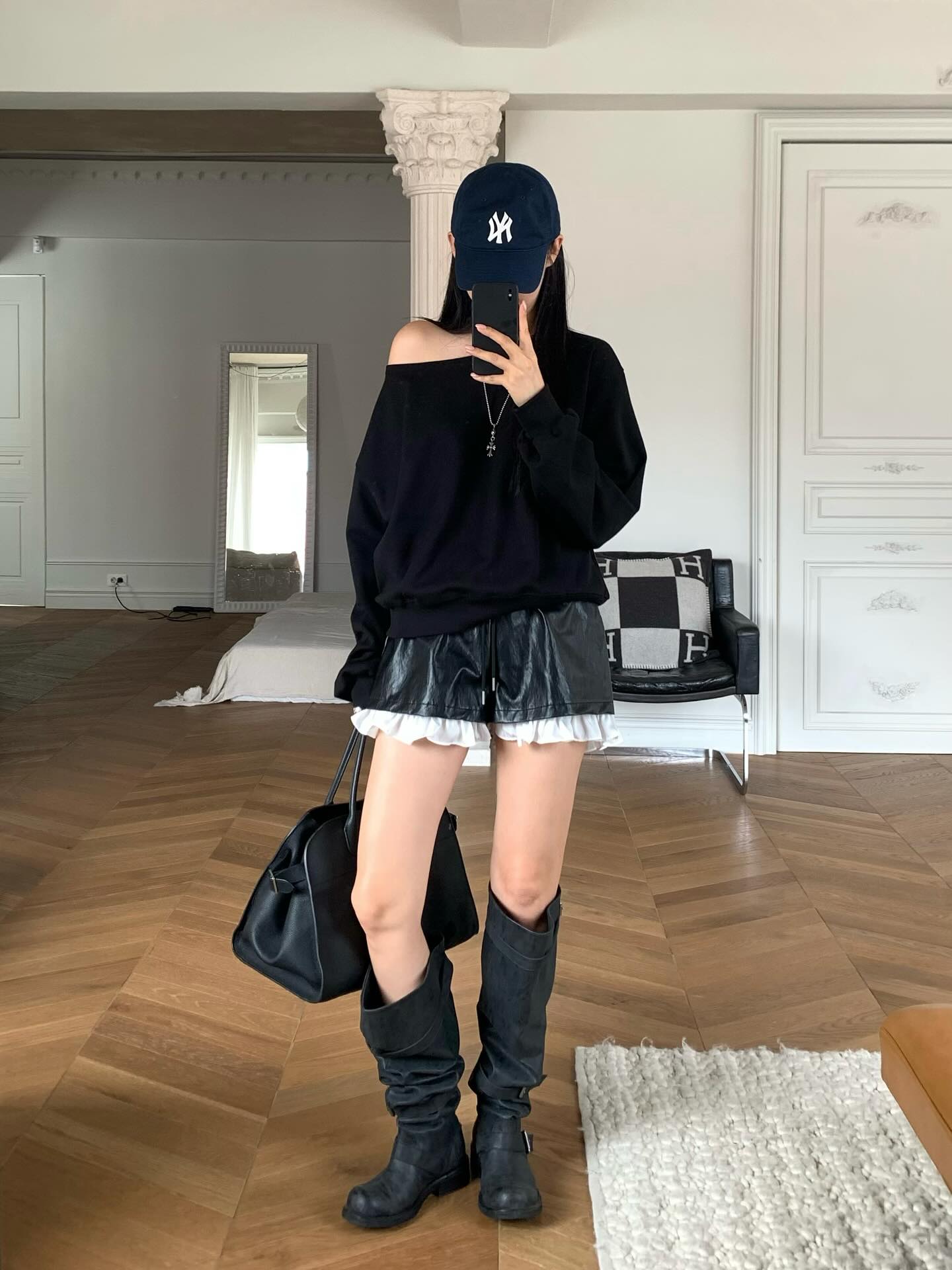 鬆緊腰抽繩設計感拼接網紗皮革短褲