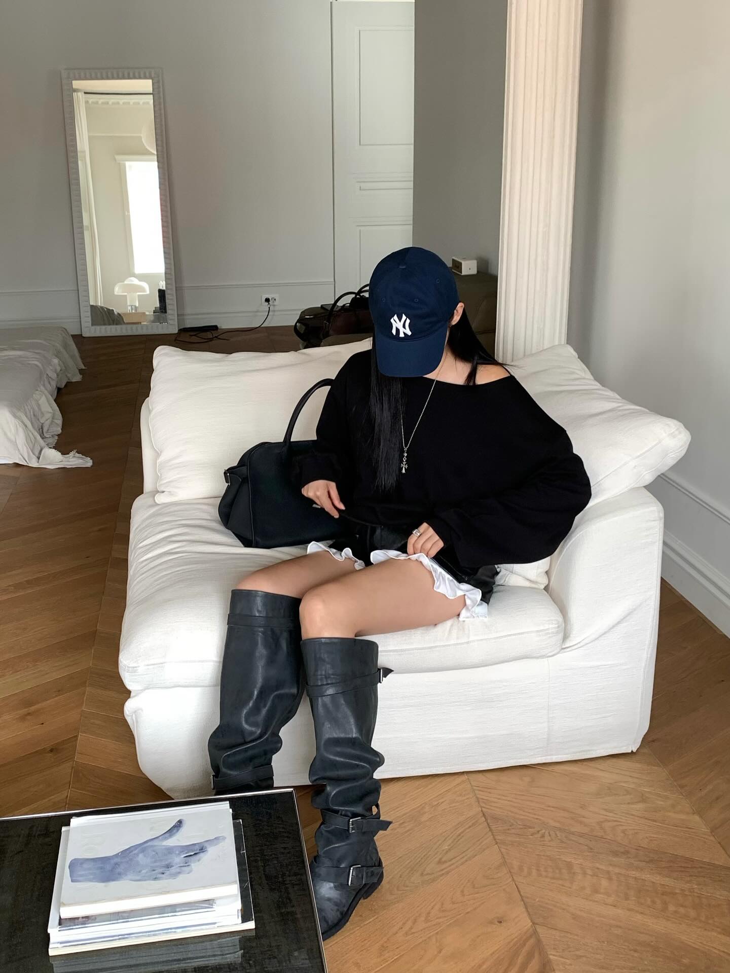 鬆緊腰抽繩設計感拼接網紗皮革短褲