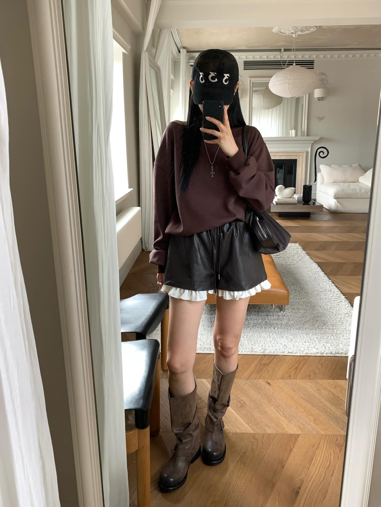 鬆緊腰抽繩設計感拼接網紗皮革短褲