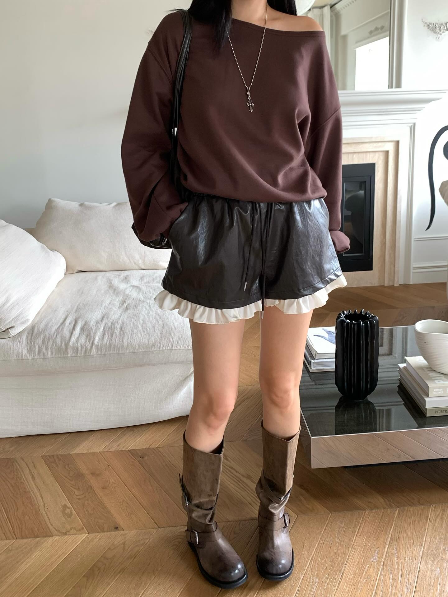 鬆緊腰抽繩設計感拼接網紗皮革短褲