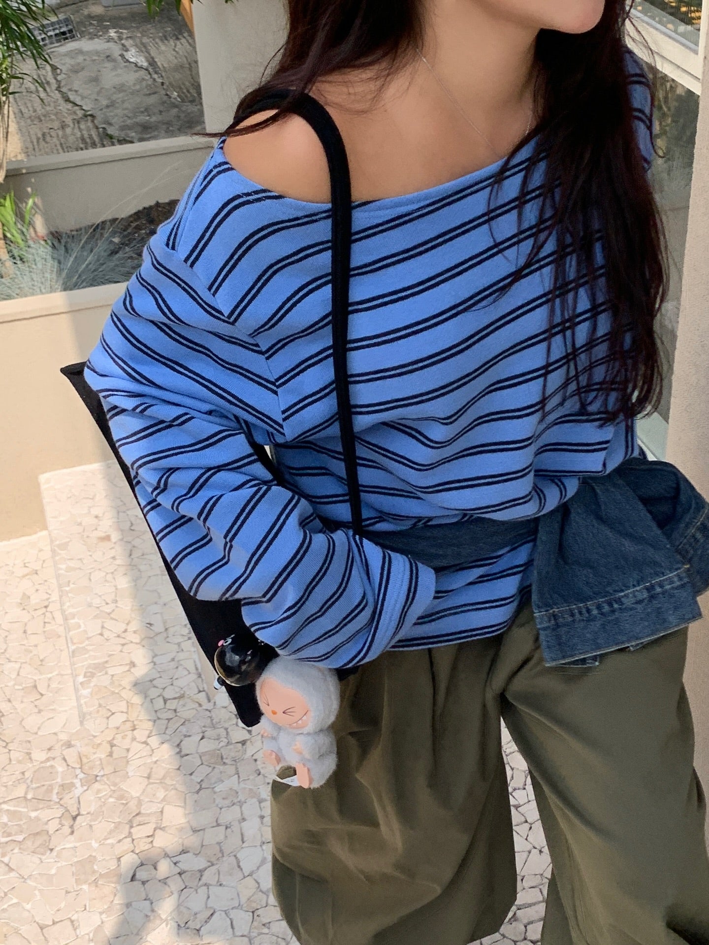 露肩一字領寬鬆長袖條紋T卹