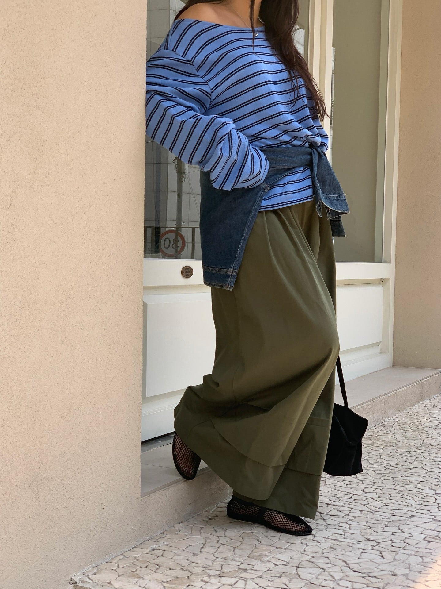 露肩一字領寬鬆長袖條紋T卹