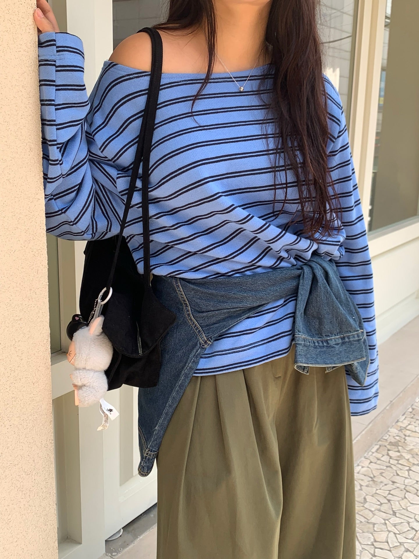 露肩一字領寬鬆長袖條紋T卹