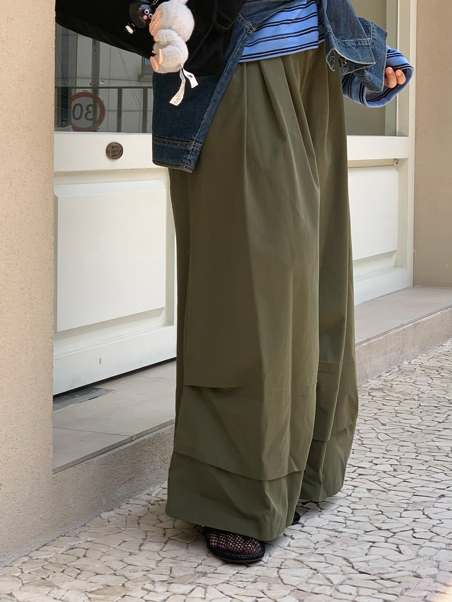 露肩一字領寬鬆長袖條紋T卹