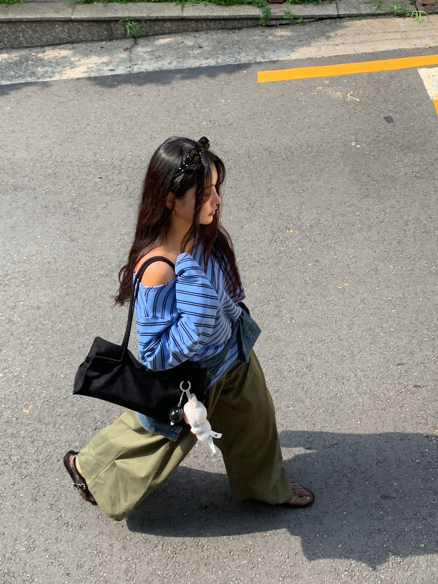 露肩一字領寬鬆長袖條紋T卹