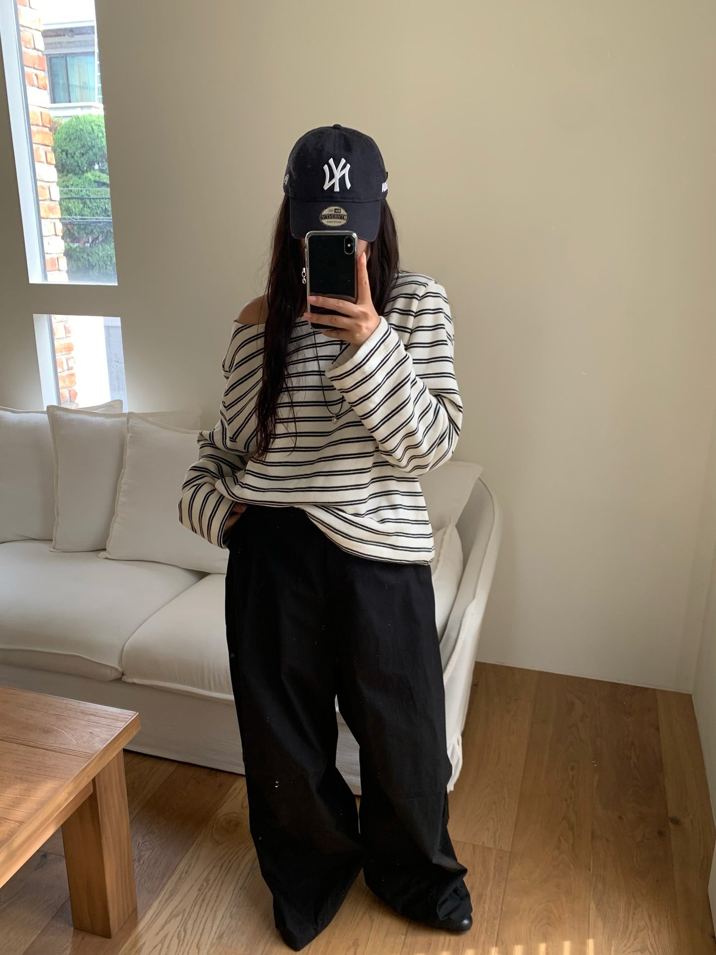 露肩一字領寬鬆長袖條紋T卹