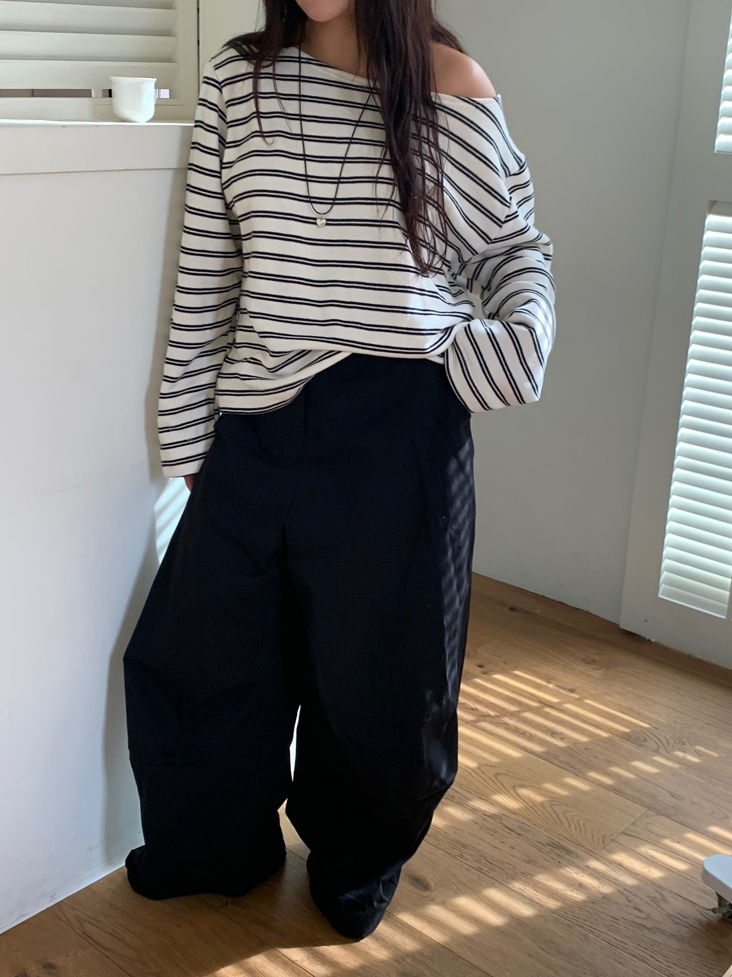 露肩一字領寬鬆長袖條紋T卹