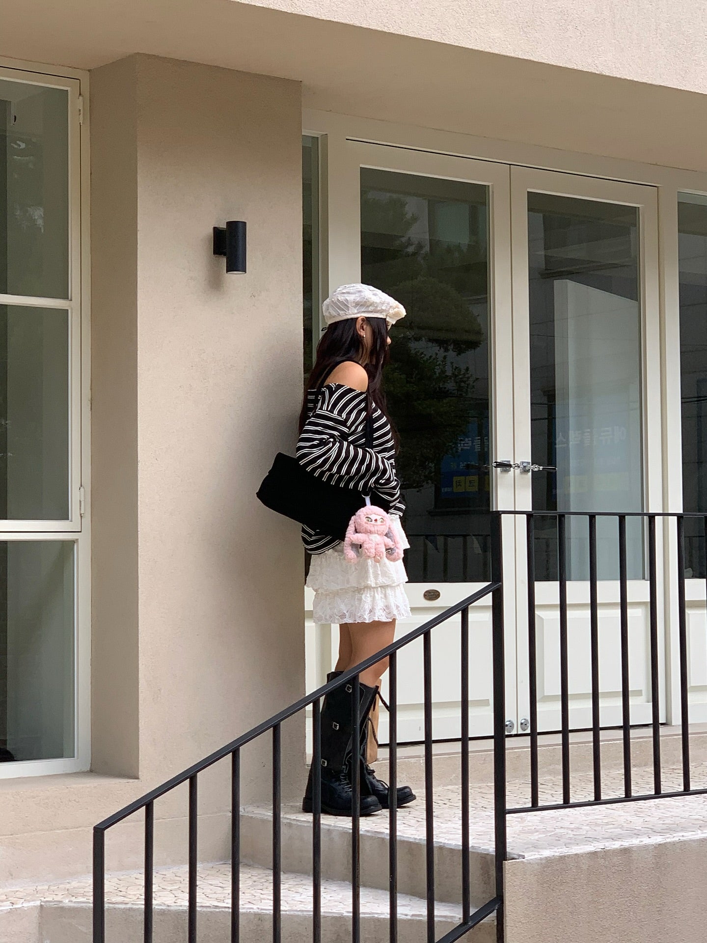 露肩一字領寬鬆長袖條紋T卹