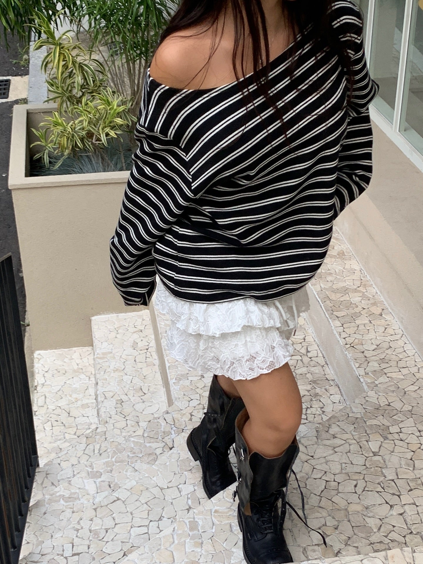 露肩一字領寬鬆長袖條紋T卹