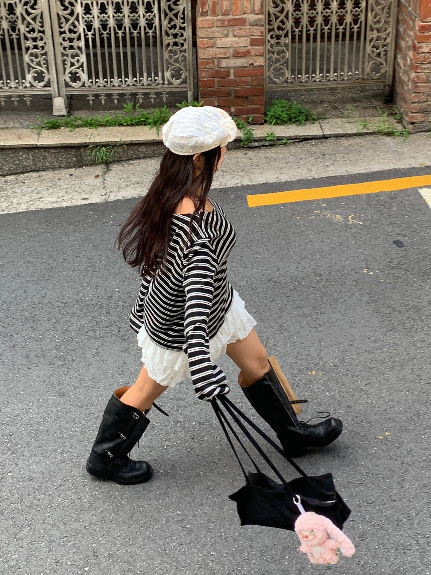 露肩一字領寬鬆長袖條紋T卹