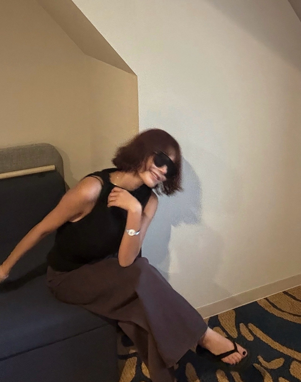 半高領設計感純色無袖背心