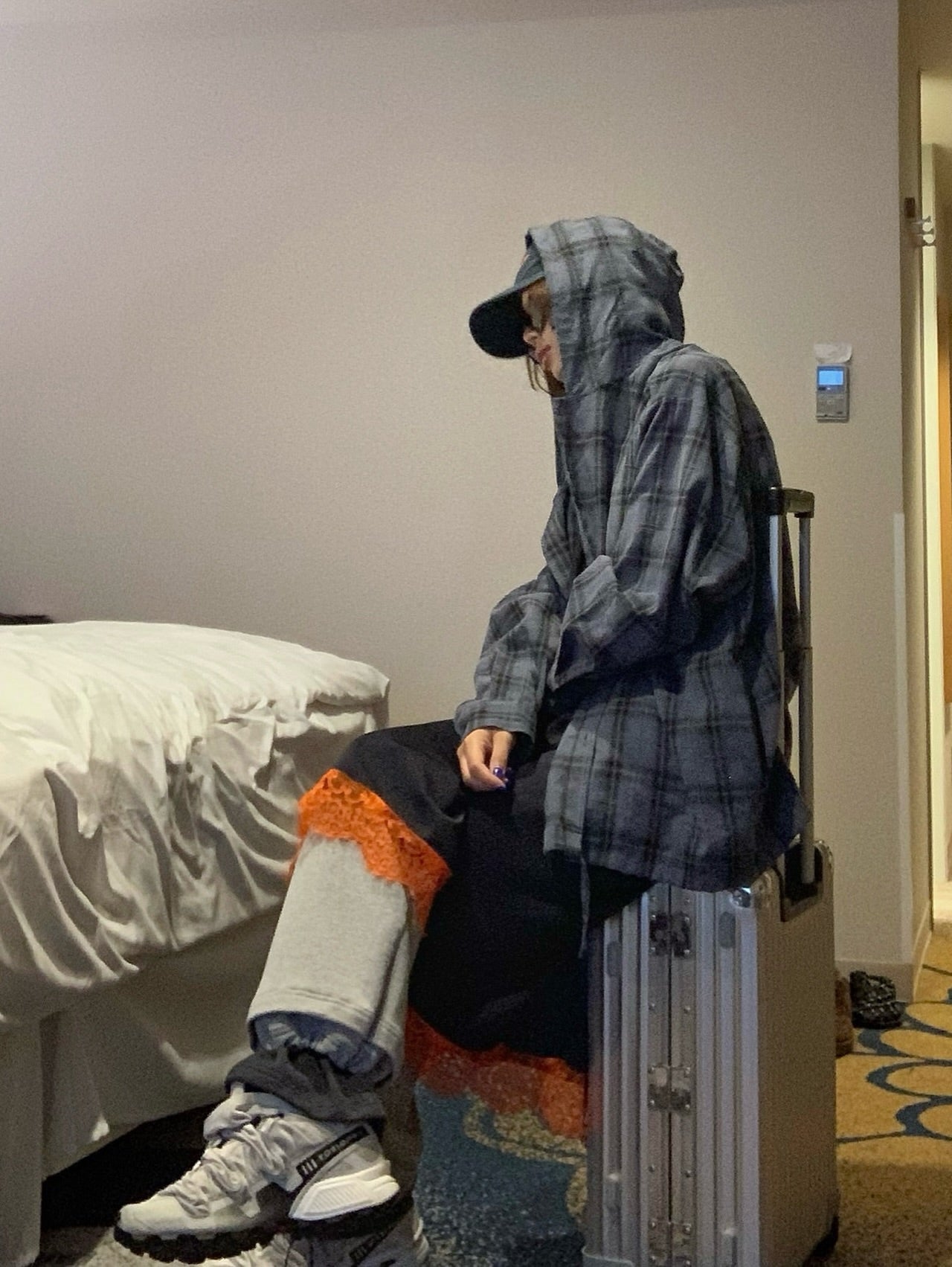 鬆緊腰抽繩撞色拼接休閒褲