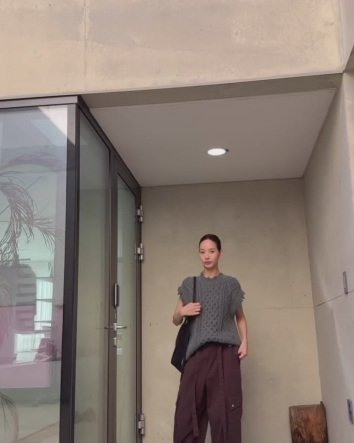 圓領設計感袖口麻花針織毛衣