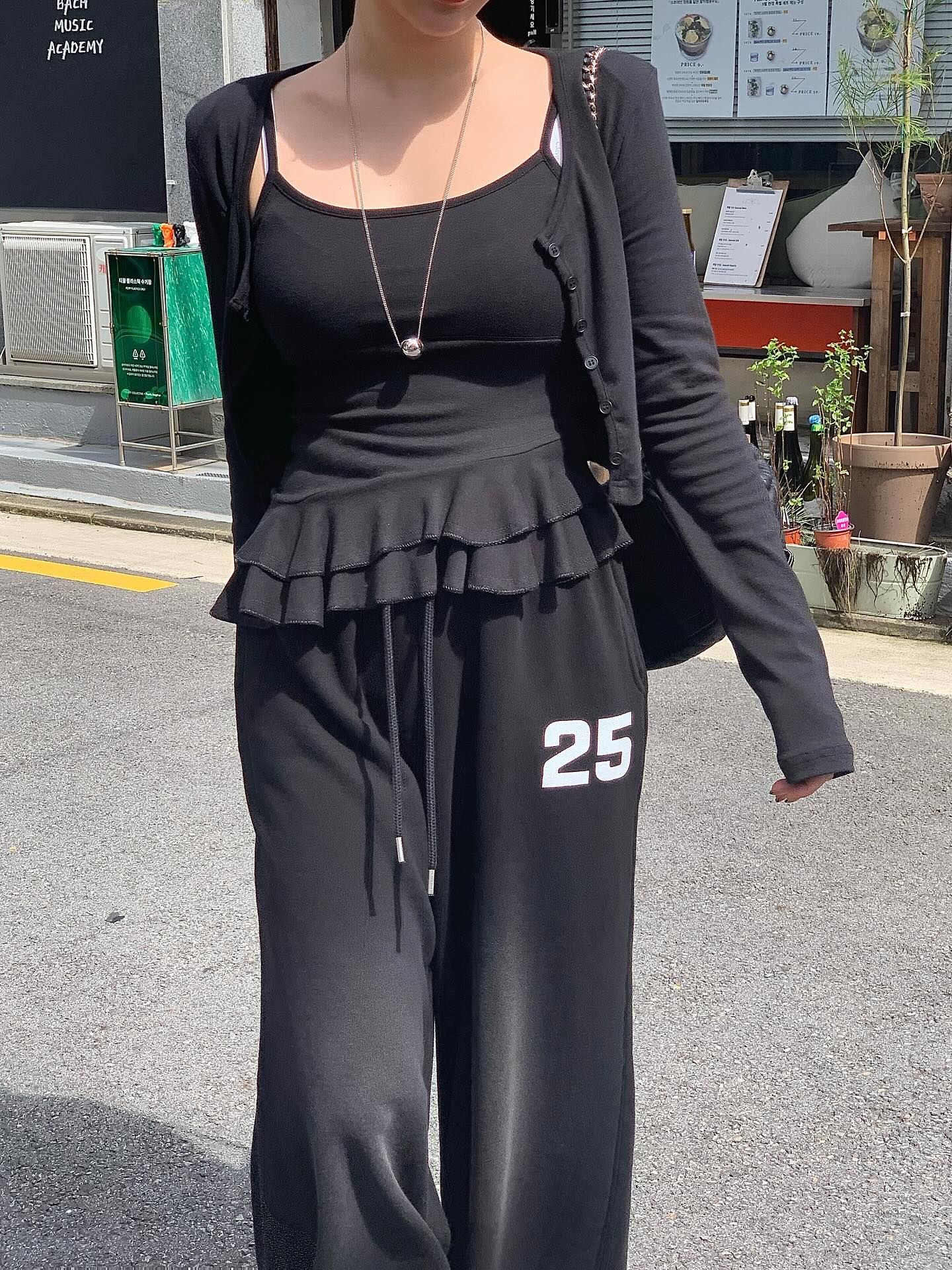 顯瘦荷葉邊吊帶開襟衫兩件套