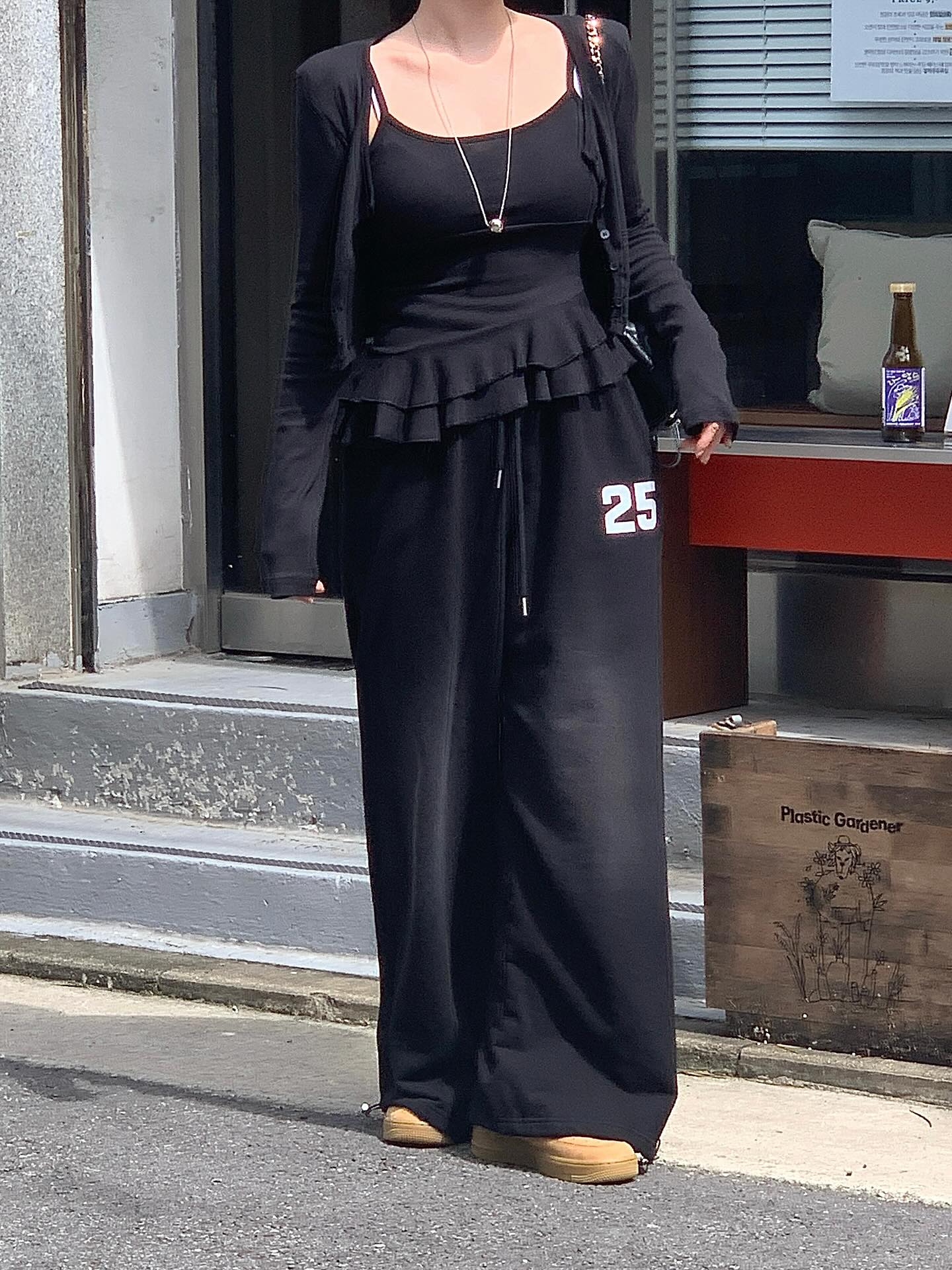 顯瘦荷葉邊吊帶開襟衫兩件套