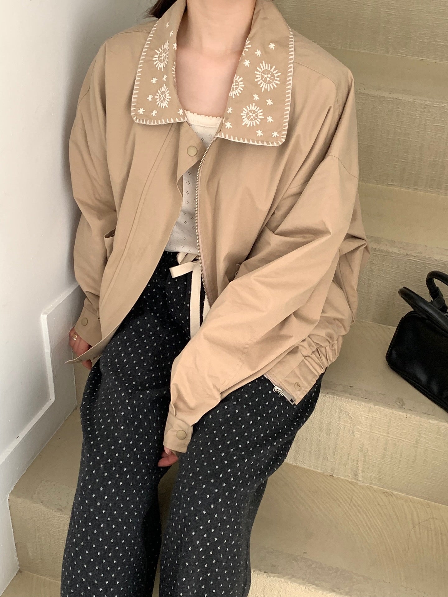 花卉刺繡領拉鏈薄外套