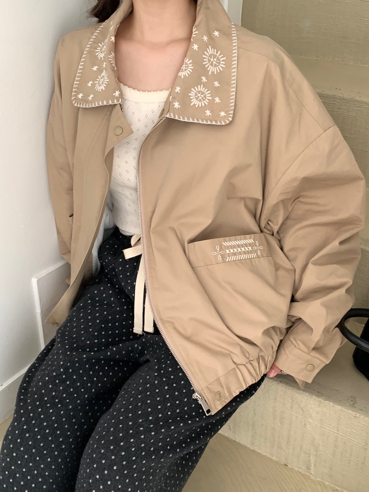 花卉刺繡領拉鏈薄外套