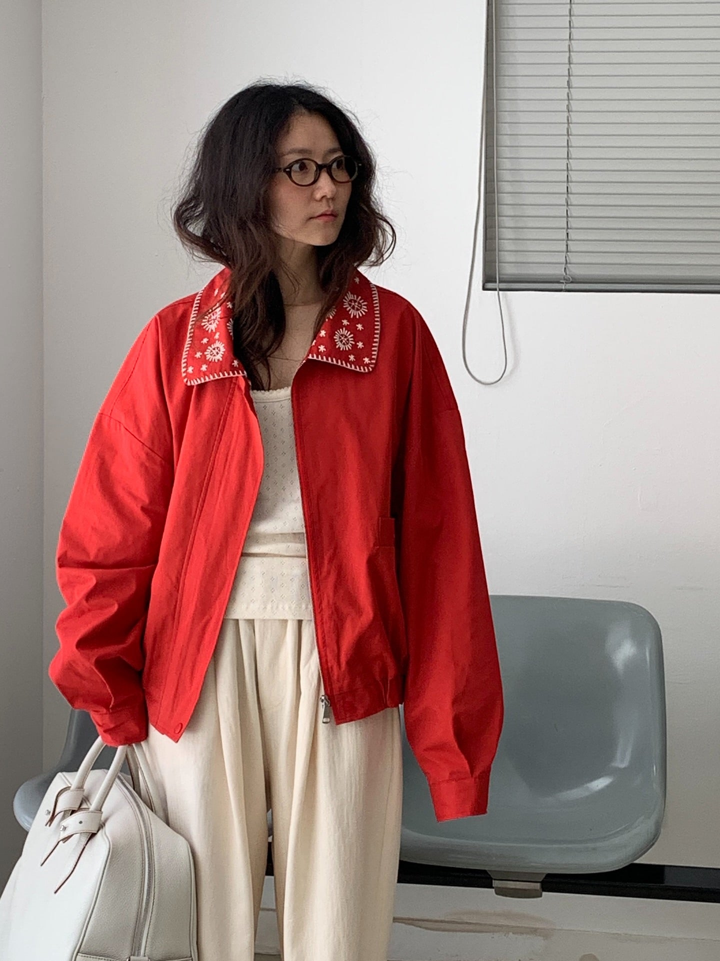 花卉刺繡領拉鏈薄外套