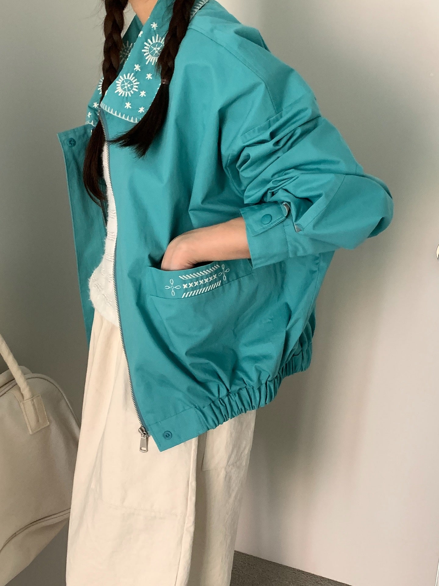 花卉刺繡領拉鏈薄外套