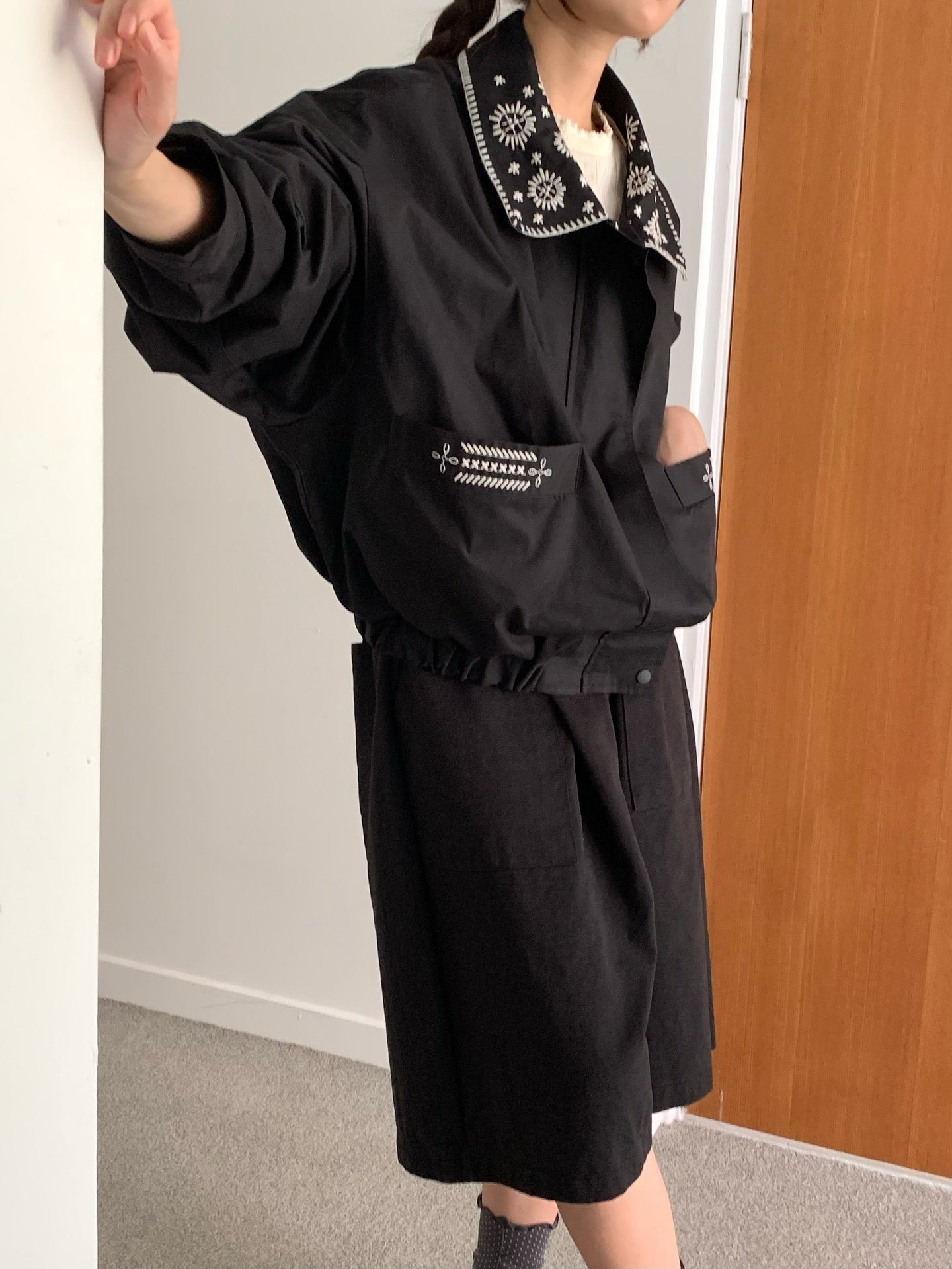 花卉刺繡領拉鏈薄外套