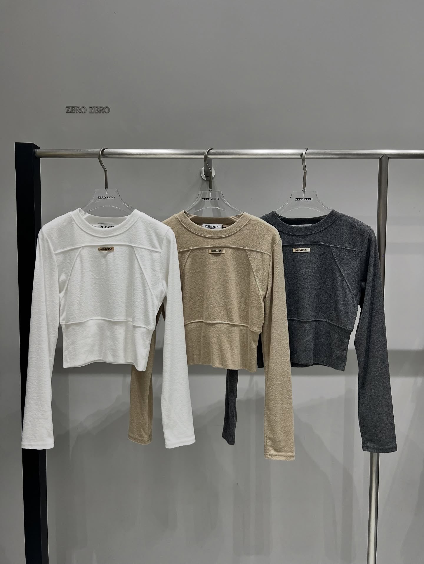 小標圓領修身短款長袖T恤