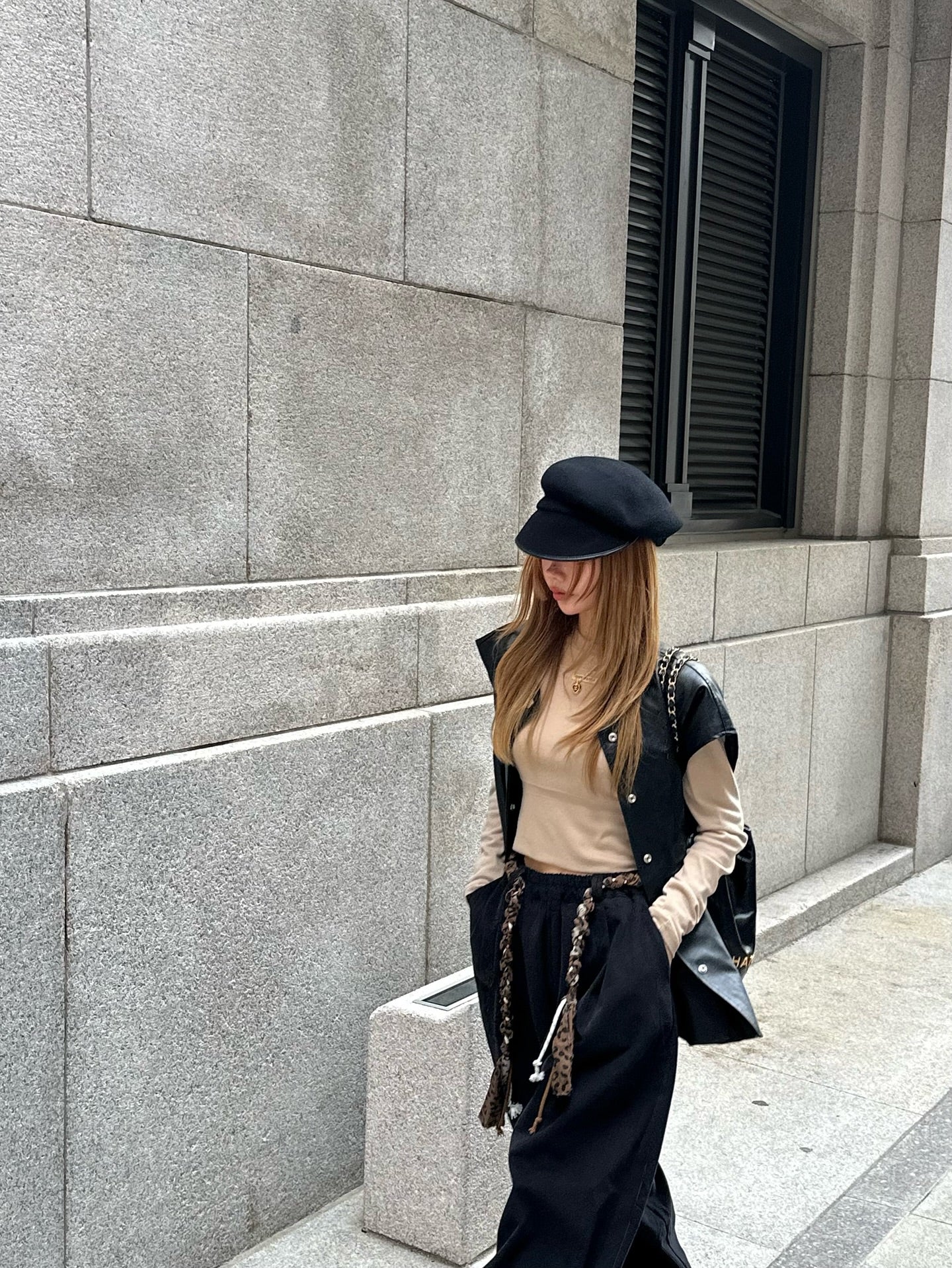 小標圓領修身短款長袖T恤