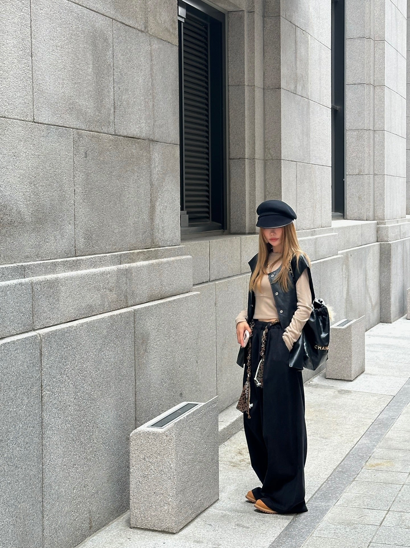 小標圓領修身短款長袖T恤