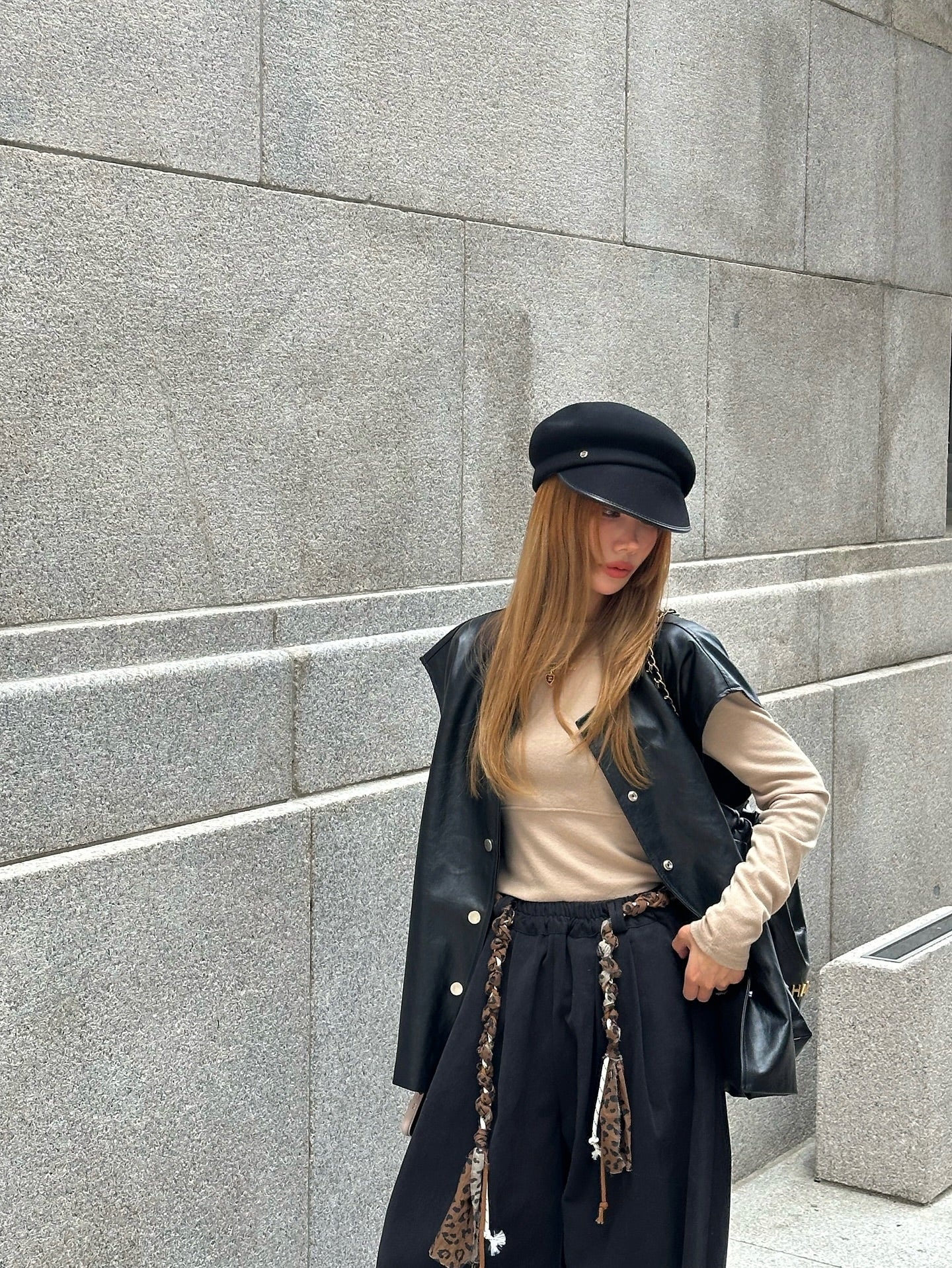 小標圓領修身短款長袖T恤