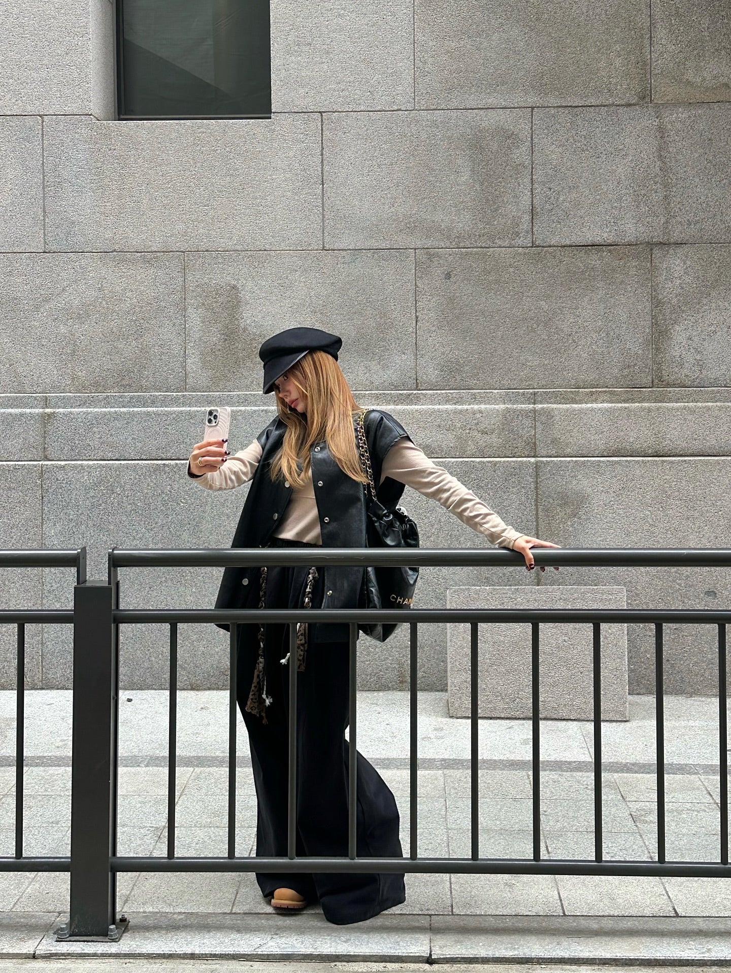 小標圓領修身短款長袖T恤