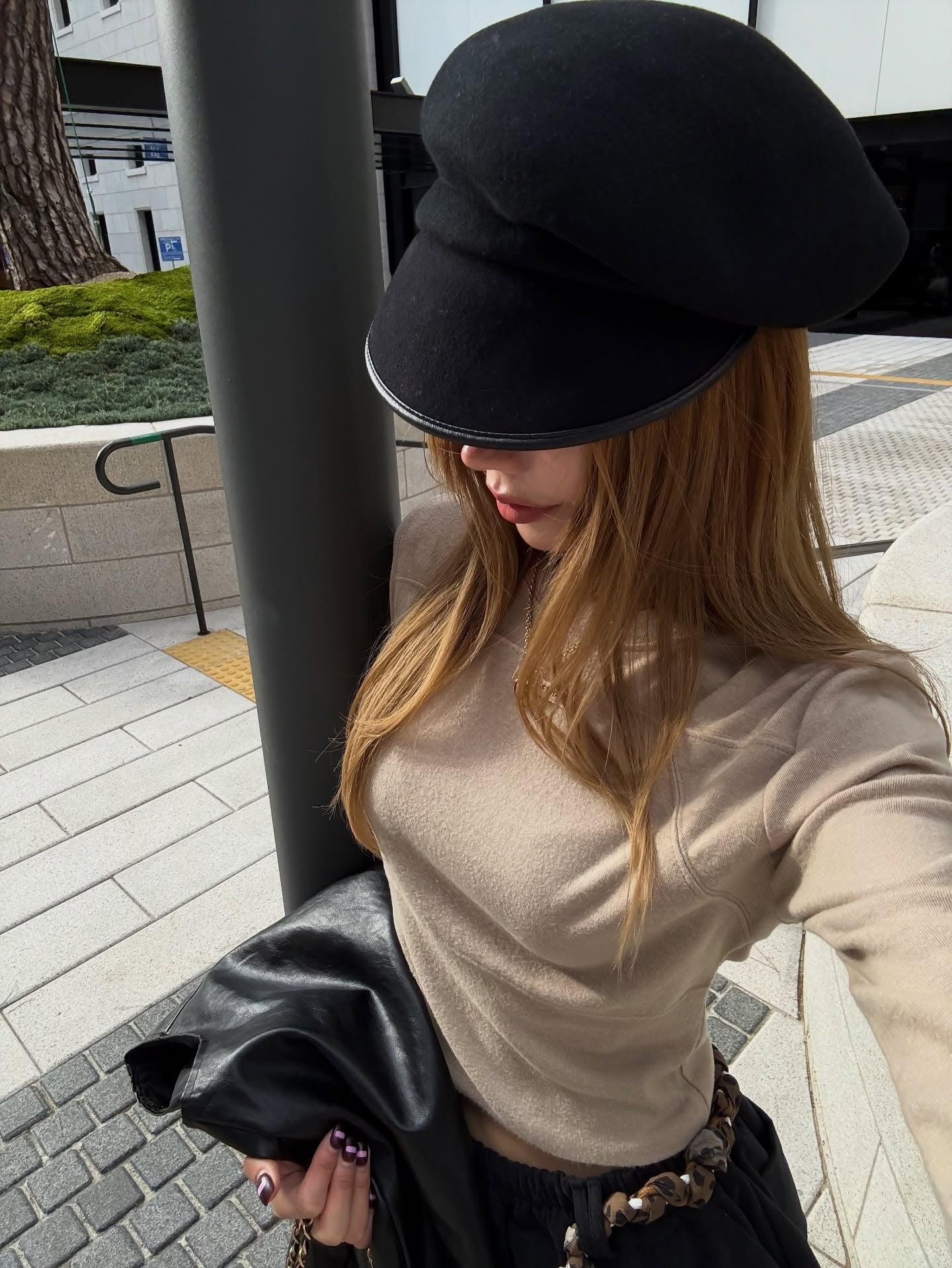 小標圓領修身短款長袖T恤