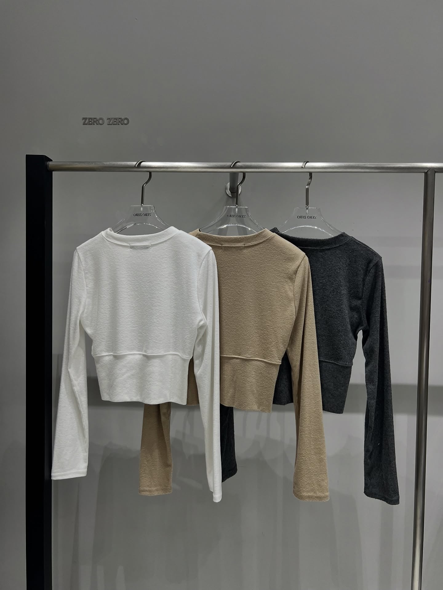 小標圓領修身短款長袖T恤