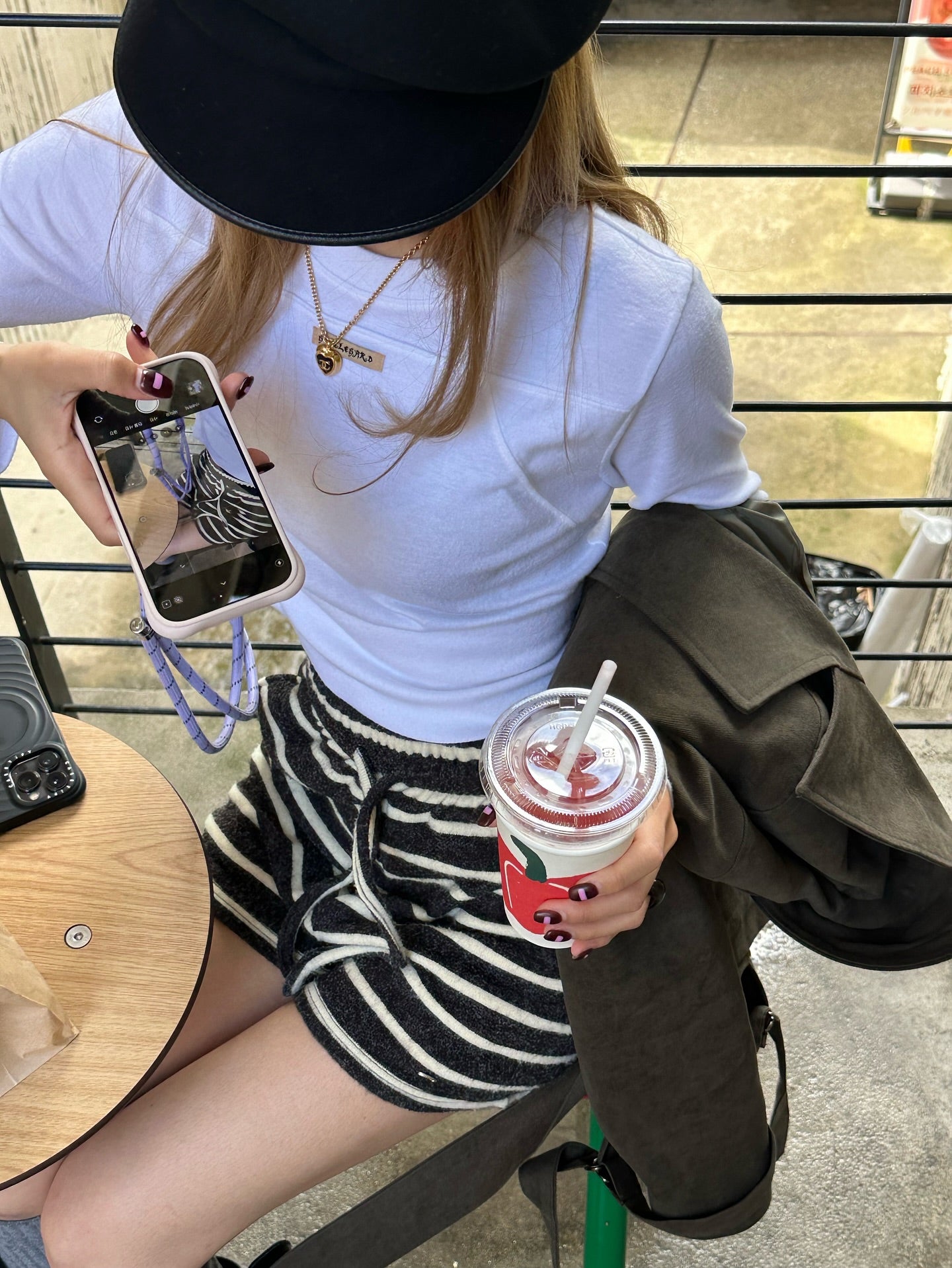 小標圓領修身短款長袖T恤