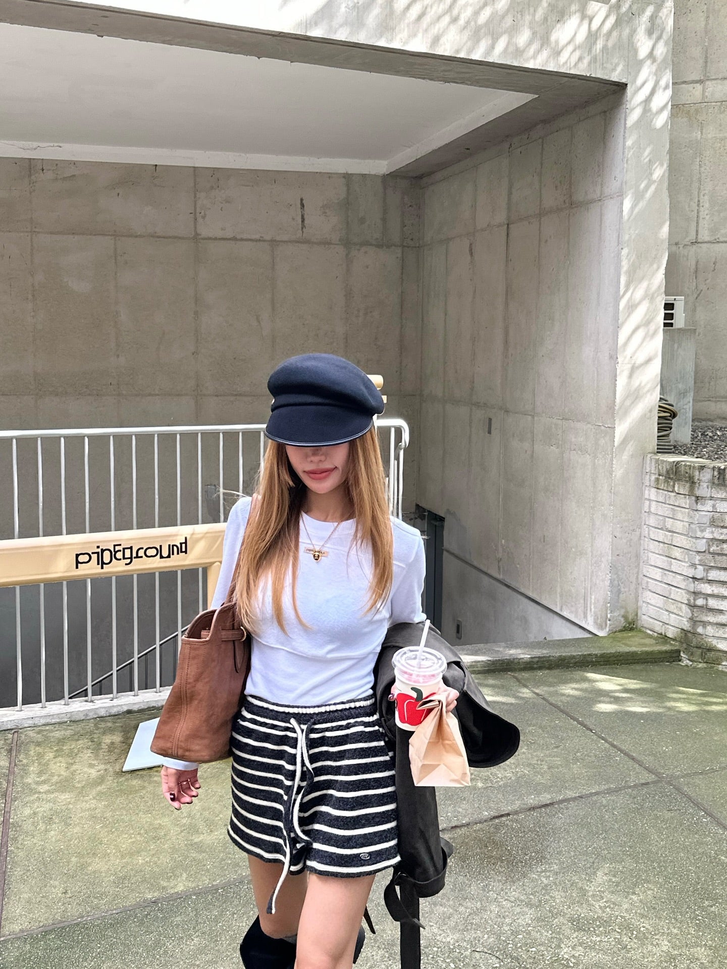 小標圓領修身短款長袖T恤