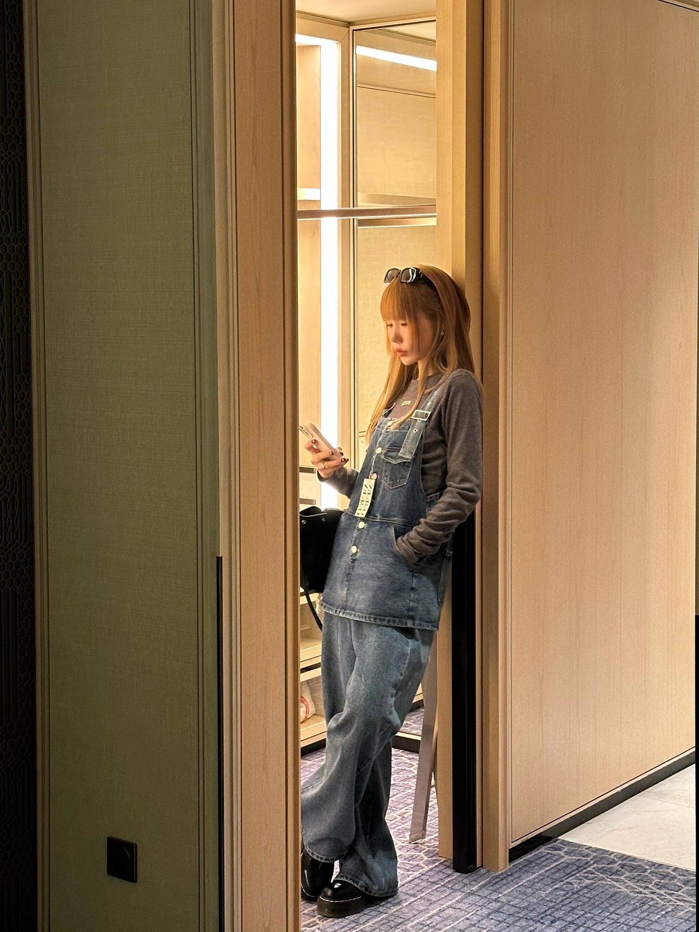 小標圓領修身短款長袖T恤