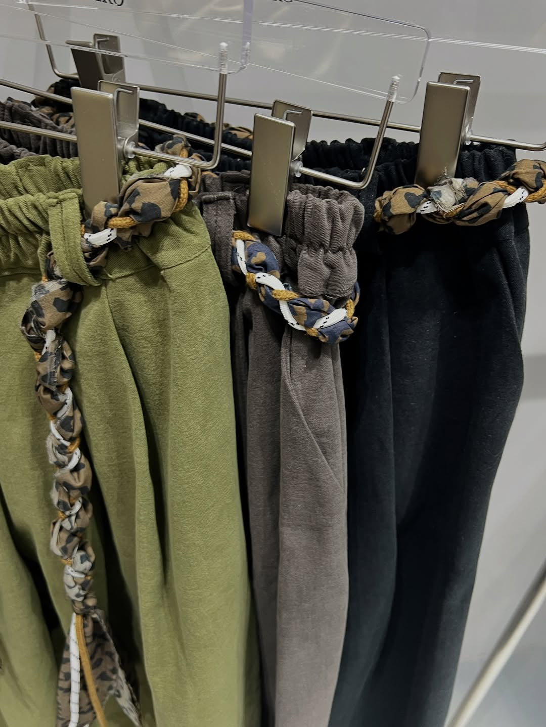 鬆緊腰豹紋腰帶休閒闊腿長褲