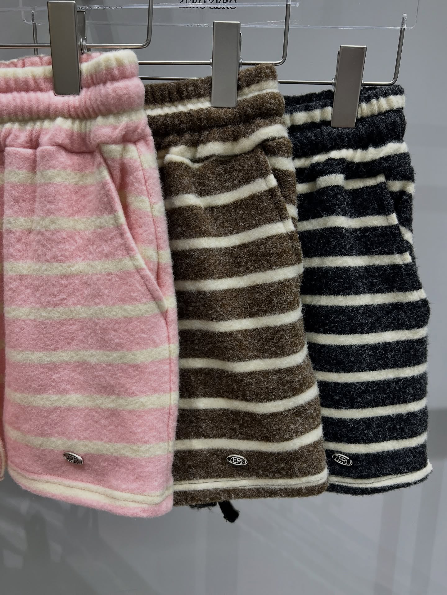 鬆緊腰抽繩條紋針織短褲