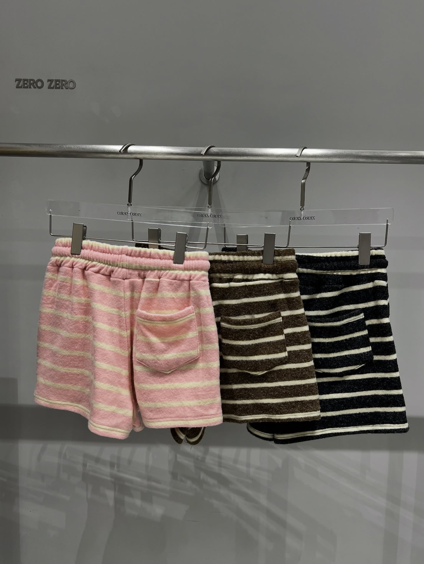 鬆緊腰抽繩條紋針織短褲