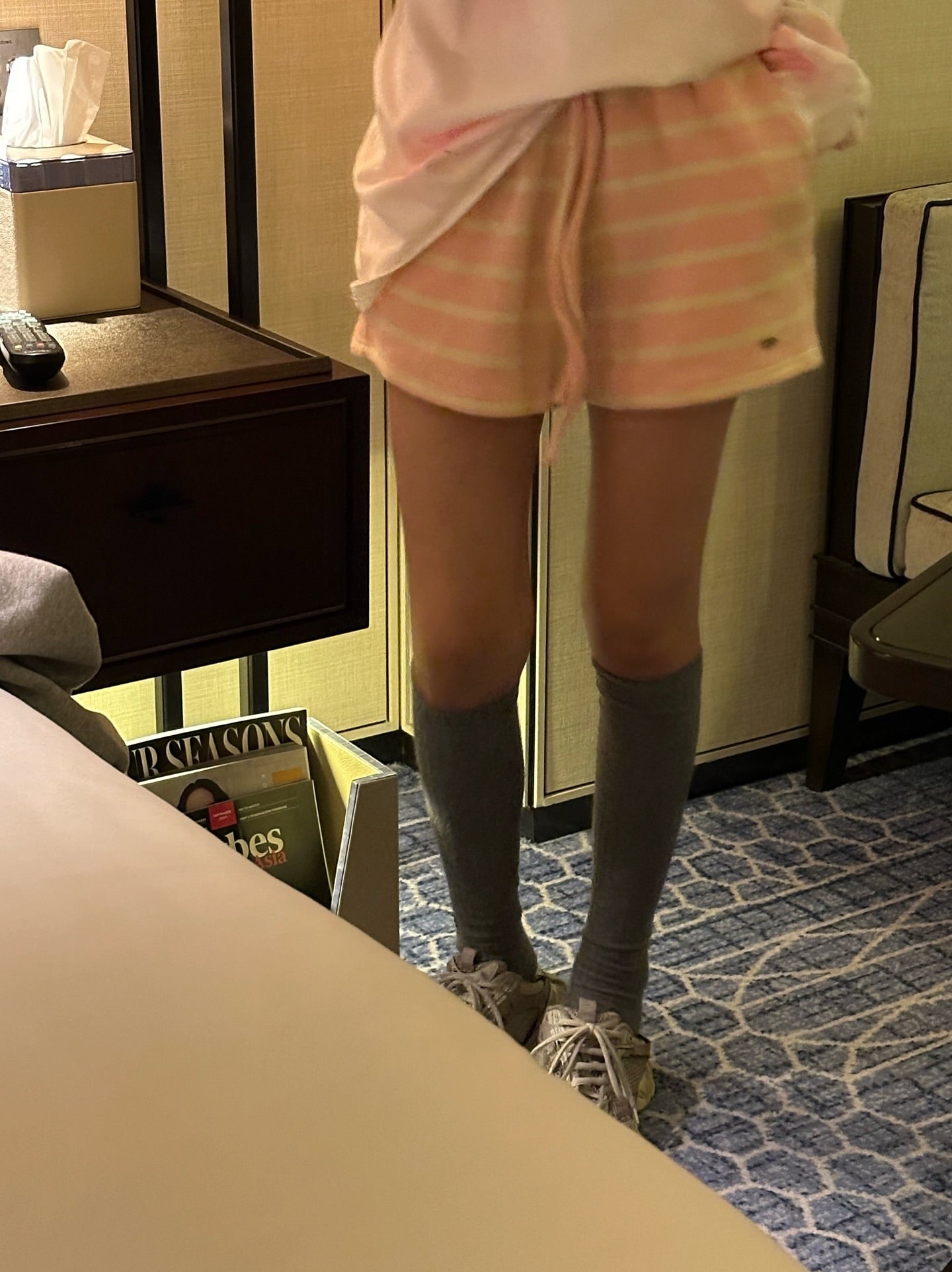 鬆緊腰抽繩條紋針織短褲