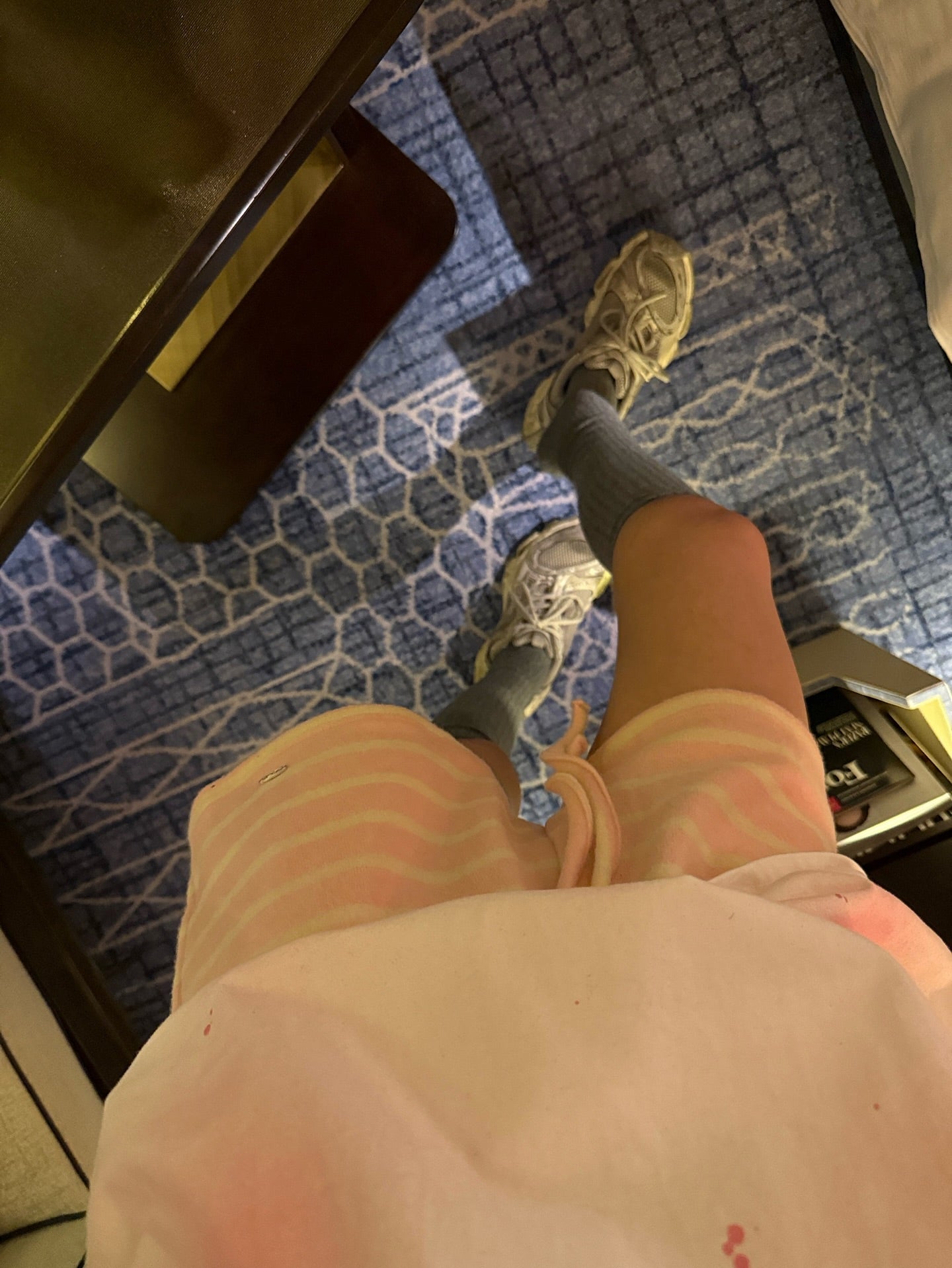 鬆緊腰抽繩條紋針織短褲