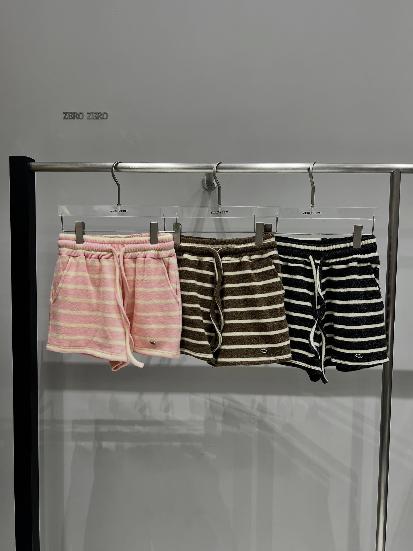 鬆緊腰抽繩條紋針織短褲