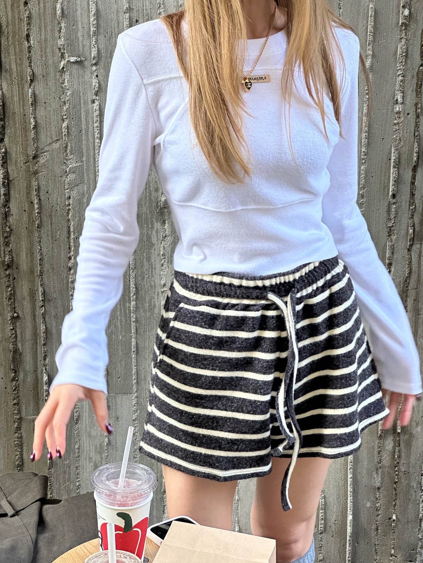 鬆緊腰抽繩條紋針織短褲