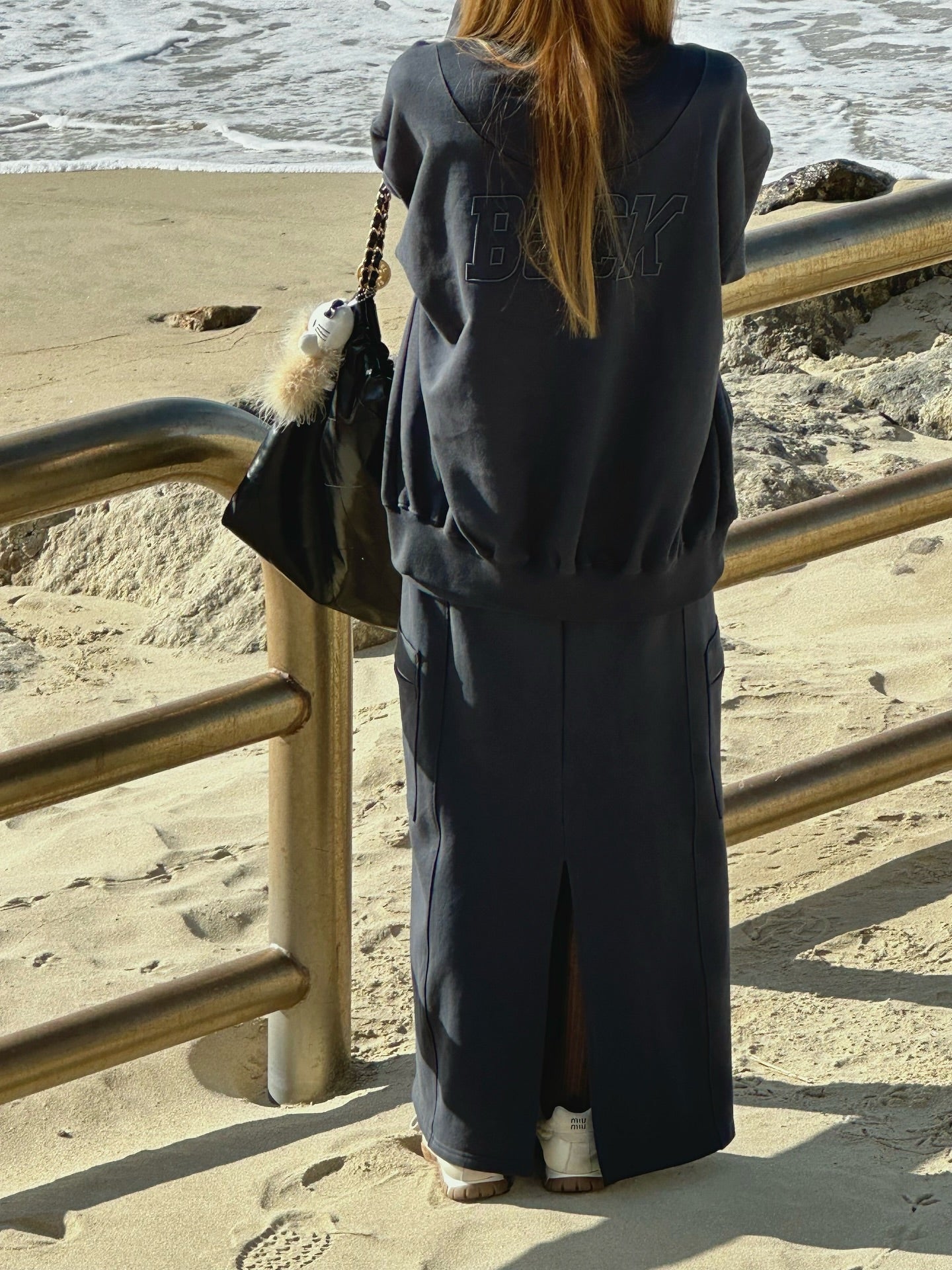 圓領後背字母刺繡寬鬆運動薄外套