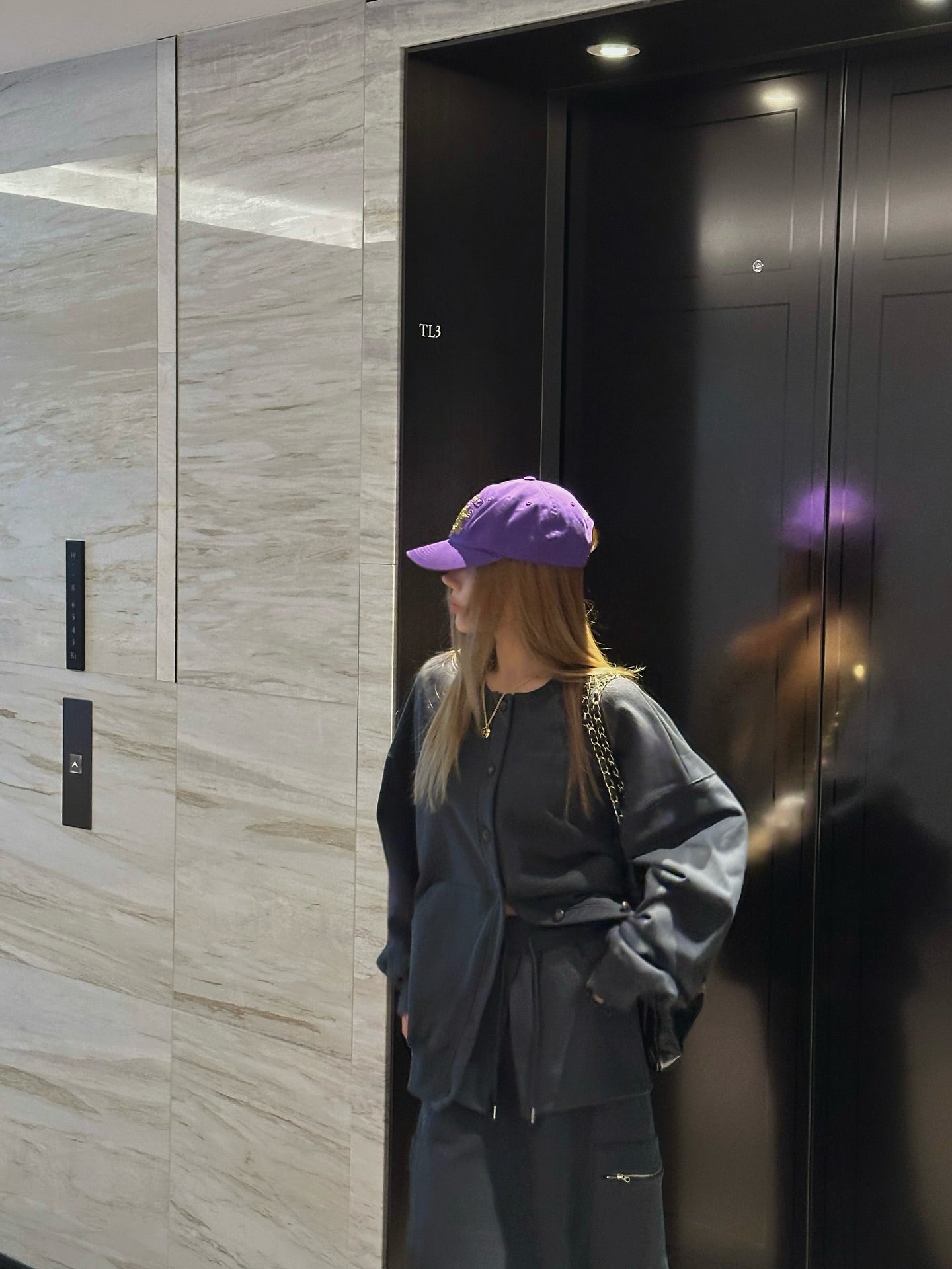 圓領後背字母刺繡寬鬆運動薄外套