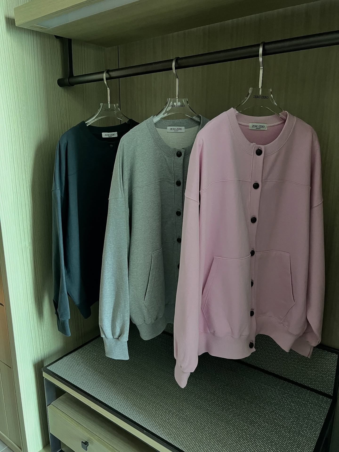 圓領後背字母刺繡寬鬆運動薄外套