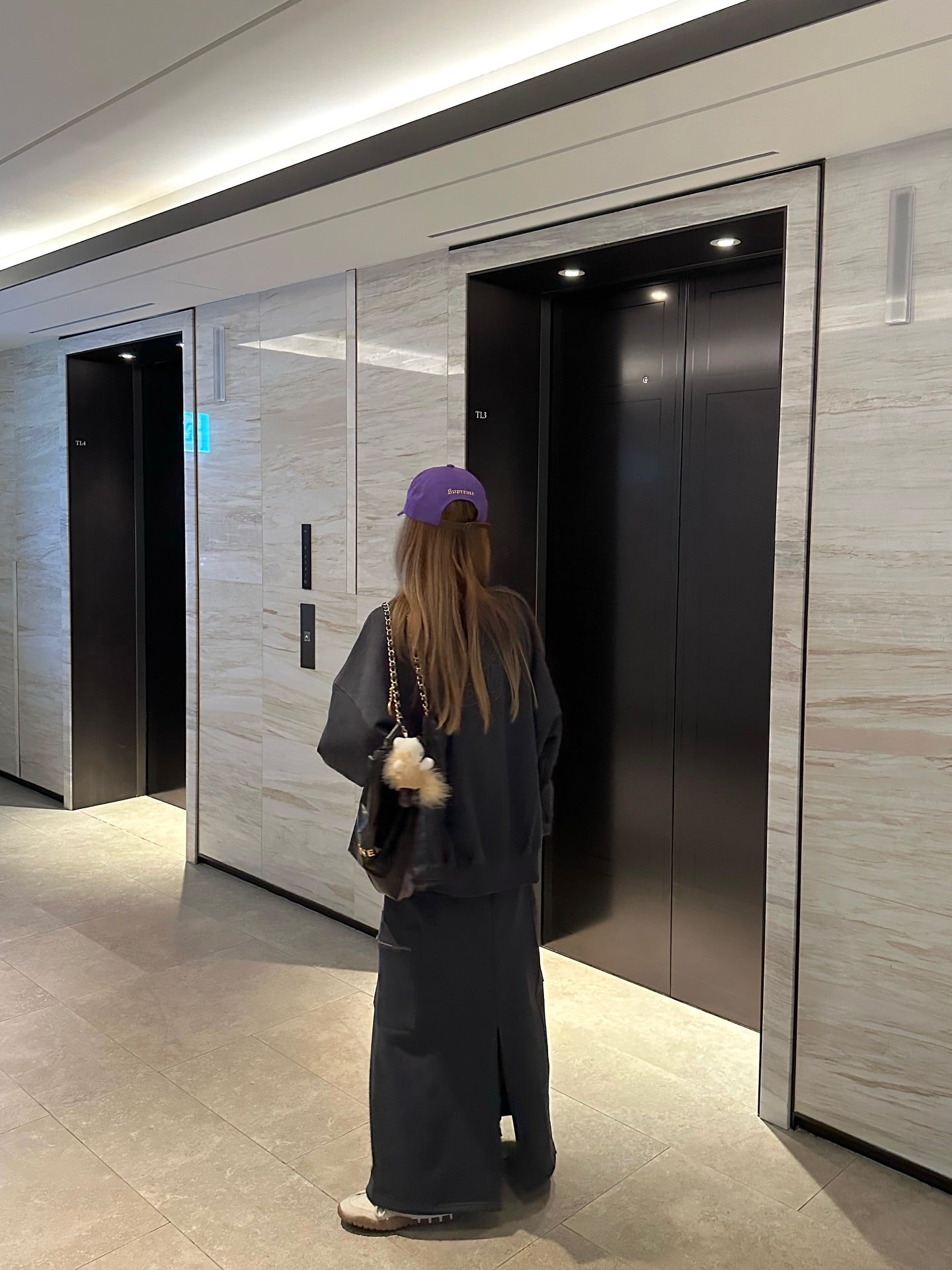 圓領後背字母刺繡寬鬆運動薄外套