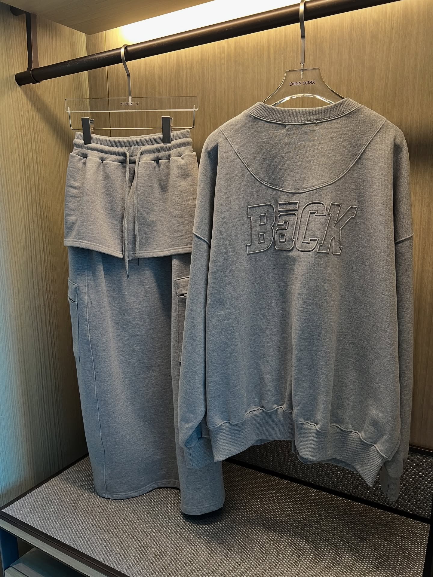 圓領後背字母刺繡寬鬆運動薄外套