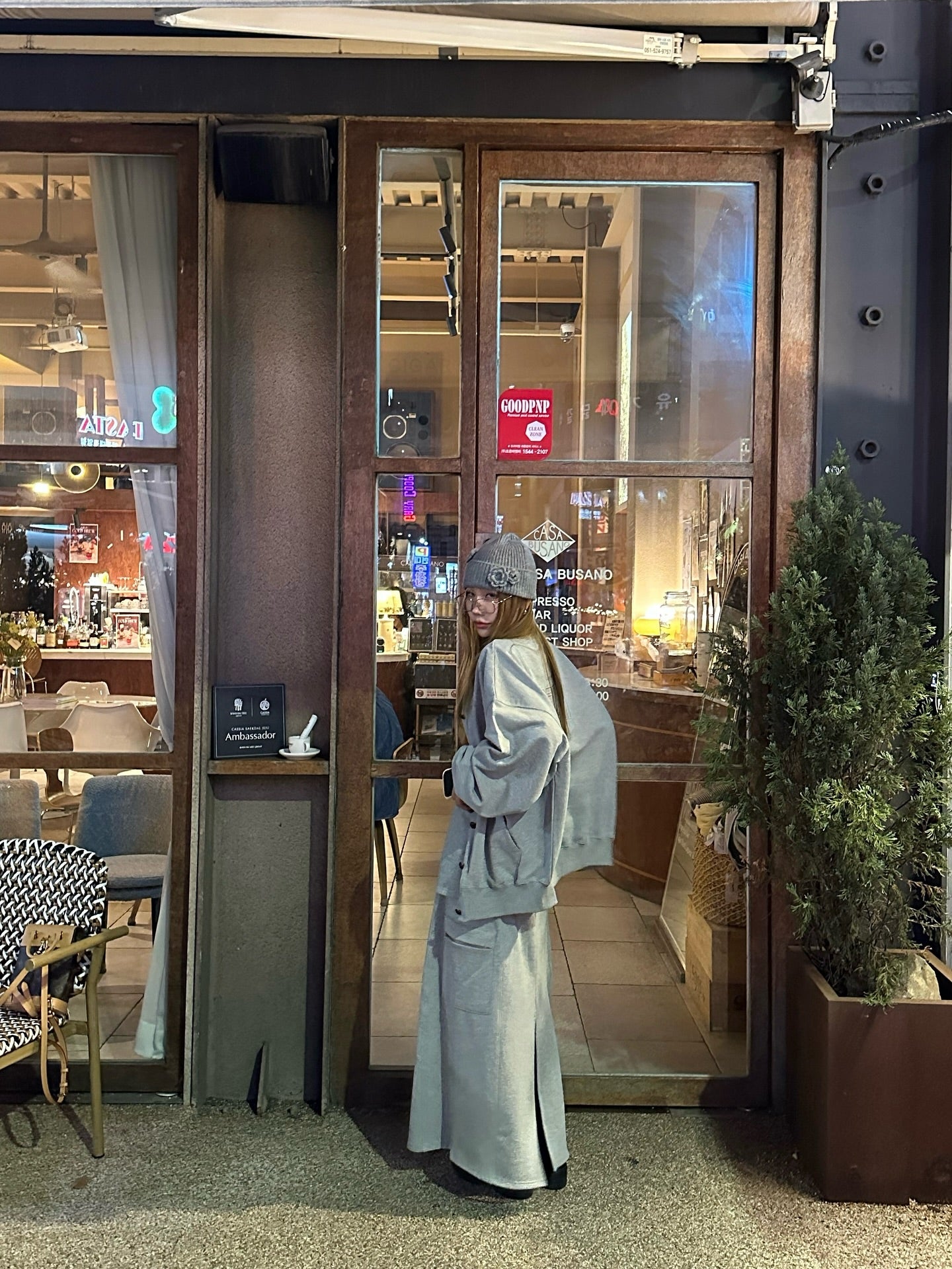 圓領後背字母刺繡寬鬆運動薄外套