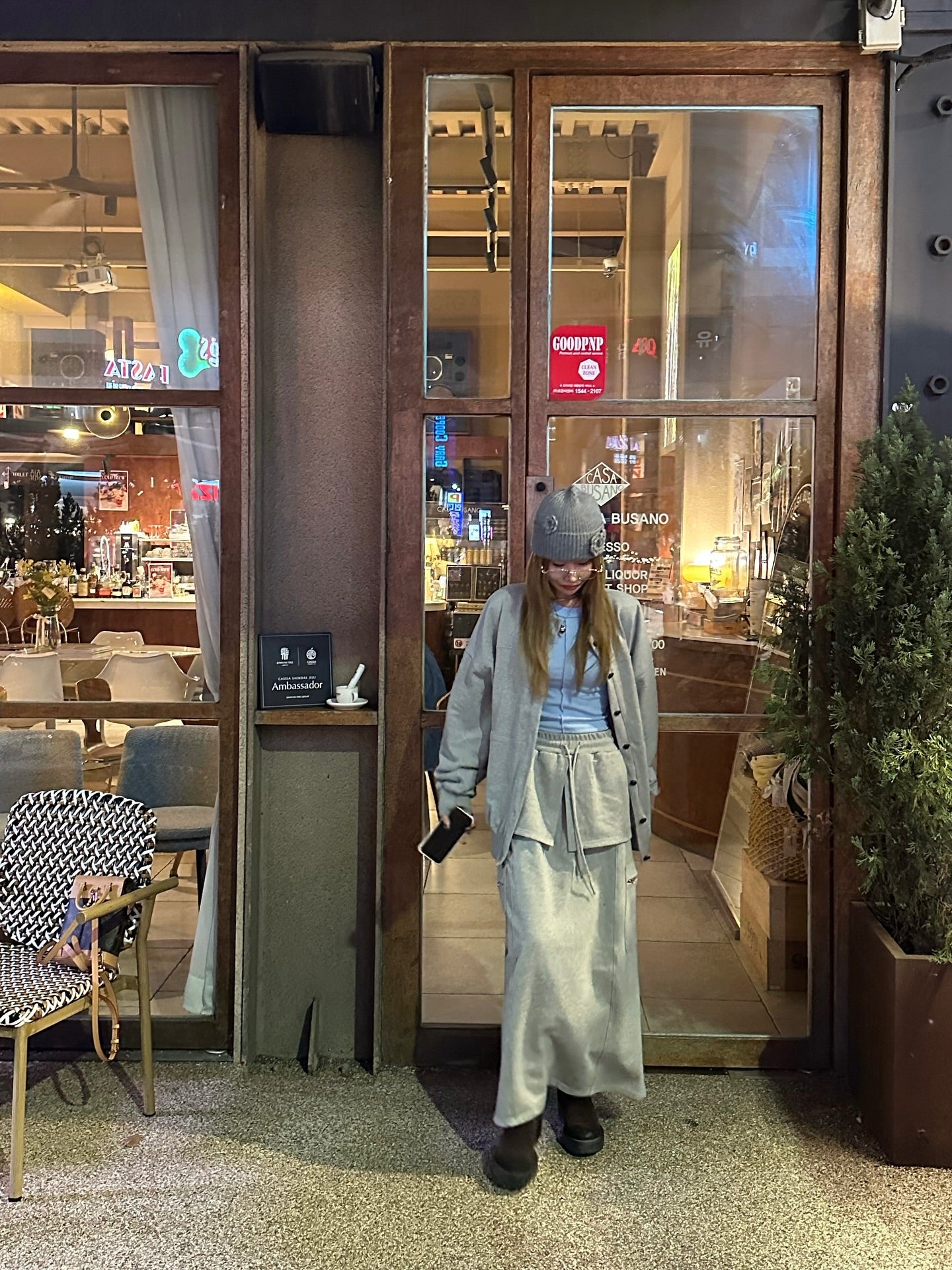 圓領後背字母刺繡寬鬆運動薄外套